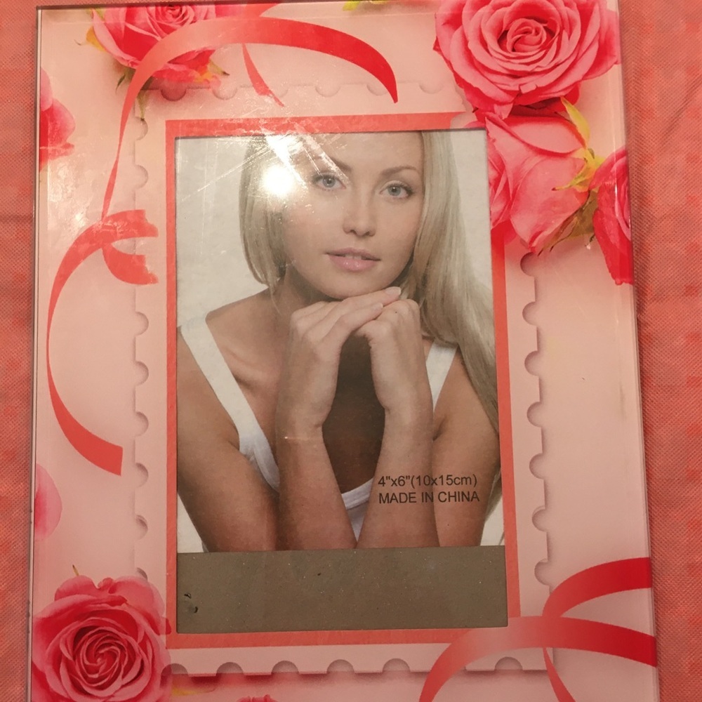 Picture frame Roses holds 4X6 inches picture!